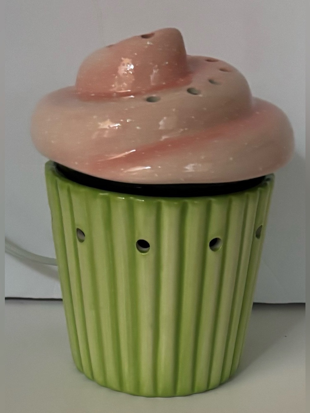 Scentsy cupcake warmer NEW NWT ceramic 3 piece retired - Picture 3 of 12